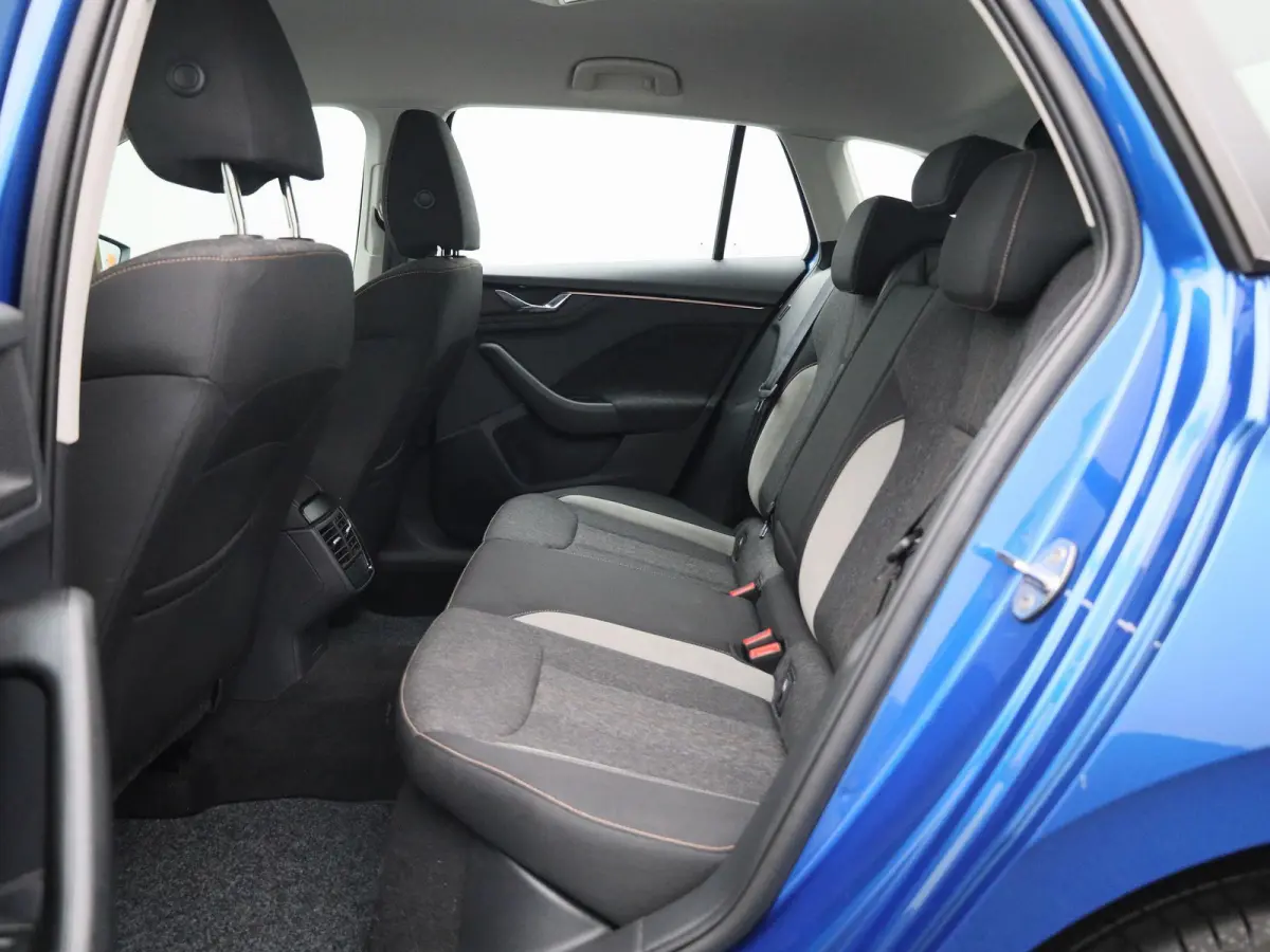 1.0 TSI Business Edition | Navigatie | Trekhaak | Apple carplay | Virtual cockpit | DAB | Stoel verwarming | Camera | Climate control | Parkeer sensoren | LED | LMV |