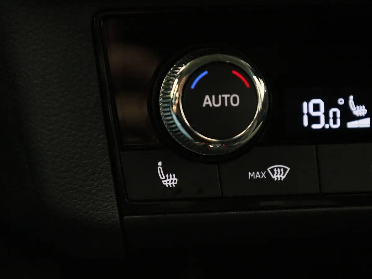 1.0 TSI Business Edition | Navigatie | Trekhaak | Apple carplay | Virtual cockpit | DAB | Stoel verwarming | Camera | Climate control | Parkeer sensoren | LED | LMV |