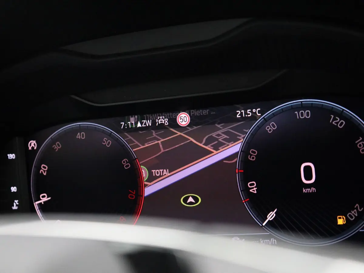 1.0 TSI Business Edition | Navigatie | Trekhaak | Apple carplay | Virtual cockpit | DAB | Stoel verwarming | Camera | Climate control | Parkeer sensoren | LED | LMV |