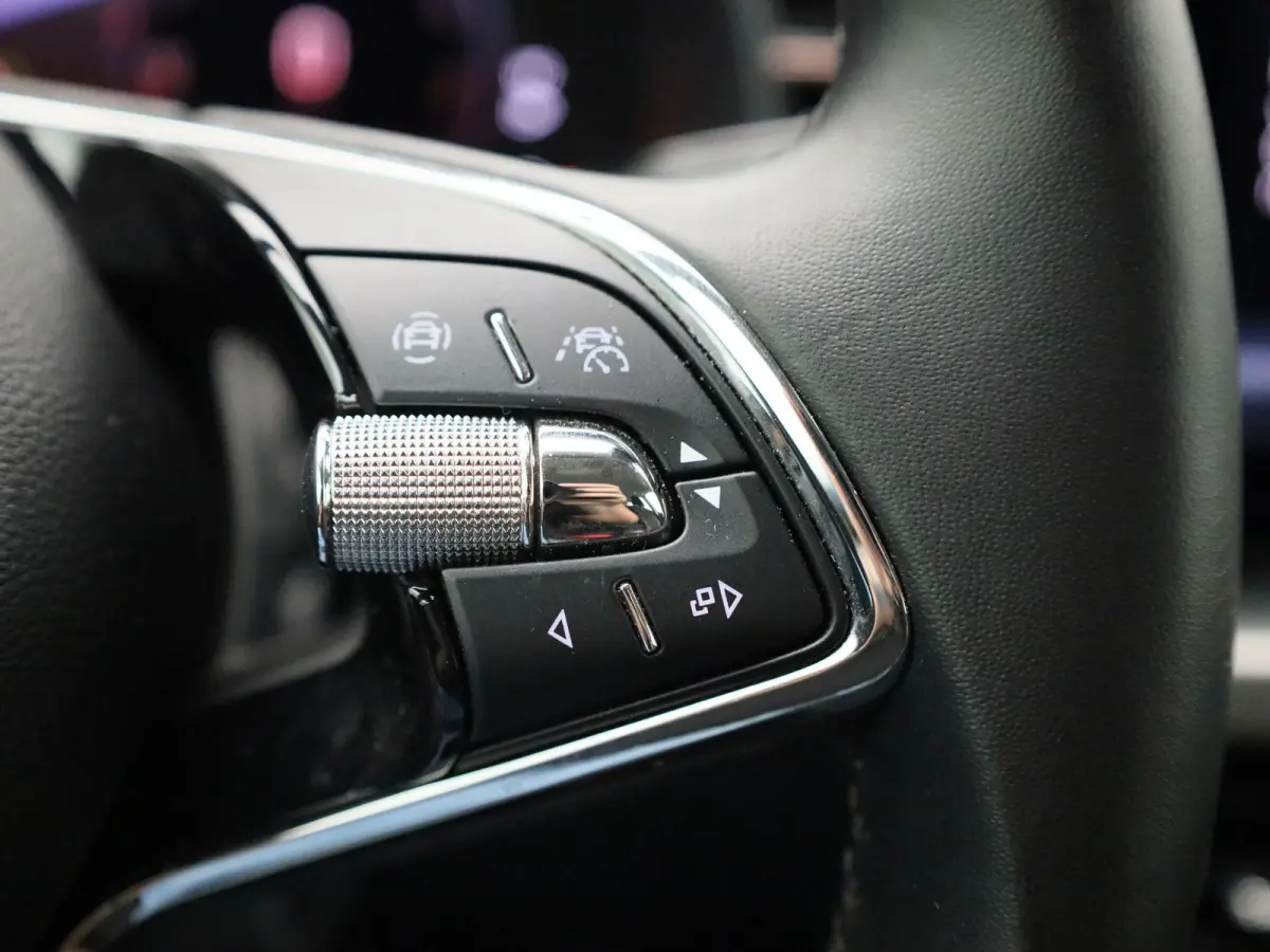 1.0 TSI Business Edition | Navigatie | Trekhaak | Apple carplay | Virtual cockpit | DAB | Stoel verwarming | Camera | Climate control | Parkeer sensoren | LED | LMV |