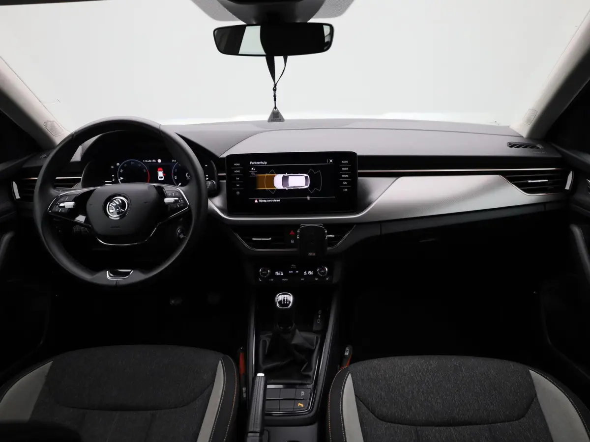 1.0 TSI Business Edition | Navigatie | Trekhaak | Apple carplay | Virtual cockpit | DAB | Stoel verwarming | Camera | Climate control | Parkeer sensoren | LED | LMV |