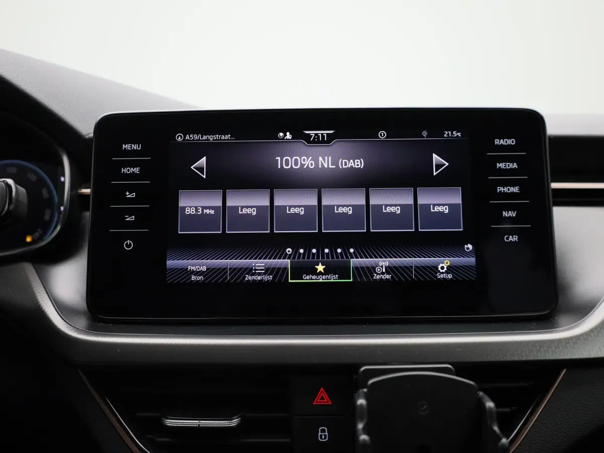1.0 TSI Business Edition | Navigatie | Trekhaak | Apple carplay | Virtual cockpit | DAB | Stoel verwarming | Camera | Climate control | Parkeer sensoren | LED | LMV |