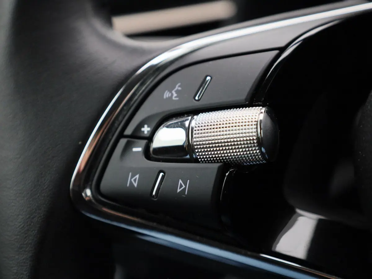1.0 TSI Business Edition | Navigatie | Trekhaak | Apple carplay | Virtual cockpit | DAB | Stoel verwarming | Camera | Climate control | Parkeer sensoren | LED | LMV |