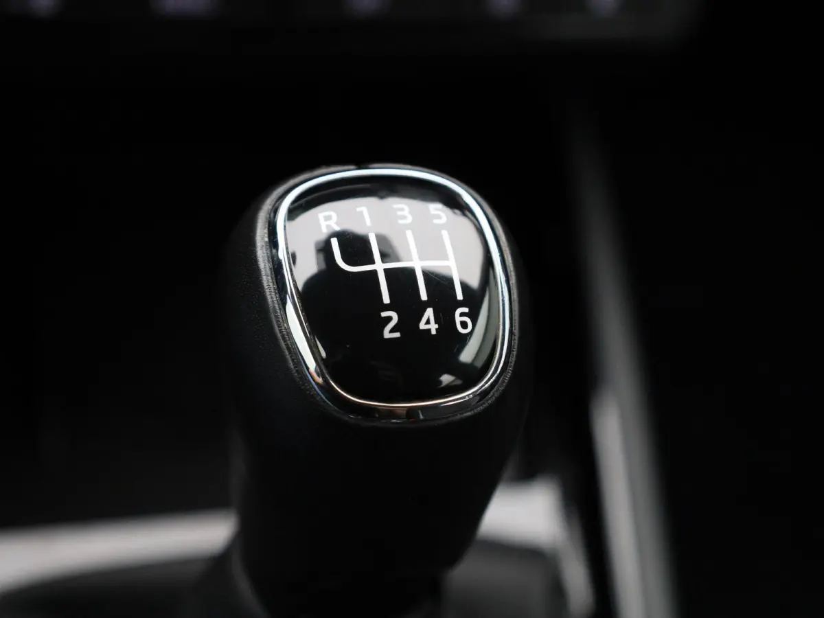 1.0 TSI Business Edition | Navigatie | Trekhaak | Apple carplay | Virtual cockpit | DAB | Stoel verwarming | Camera | Climate control | Parkeer sensoren | LED | LMV |