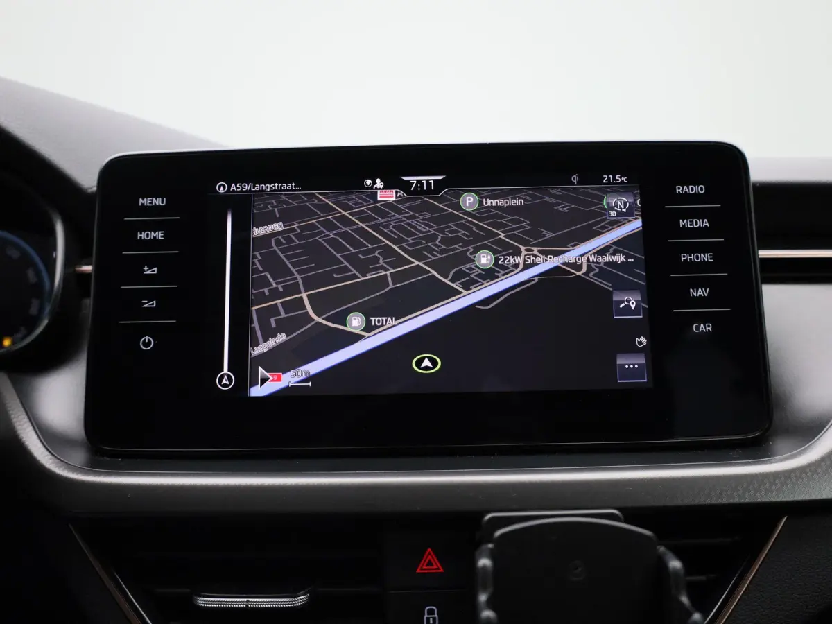1.0 TSI Business Edition | Navigatie | Trekhaak | Apple carplay | Virtual cockpit | DAB | Stoel verwarming | Camera | Climate control | Parkeer sensoren | LED | LMV |