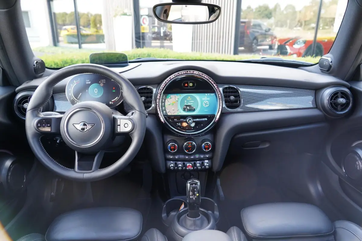 1.5 Cooper Resolute Edition | Panoramisch schuif/kanteldak | Harman Kardon | Head-Up display | Keyless | Sfeerverlichting | LED | Parkeercamera |