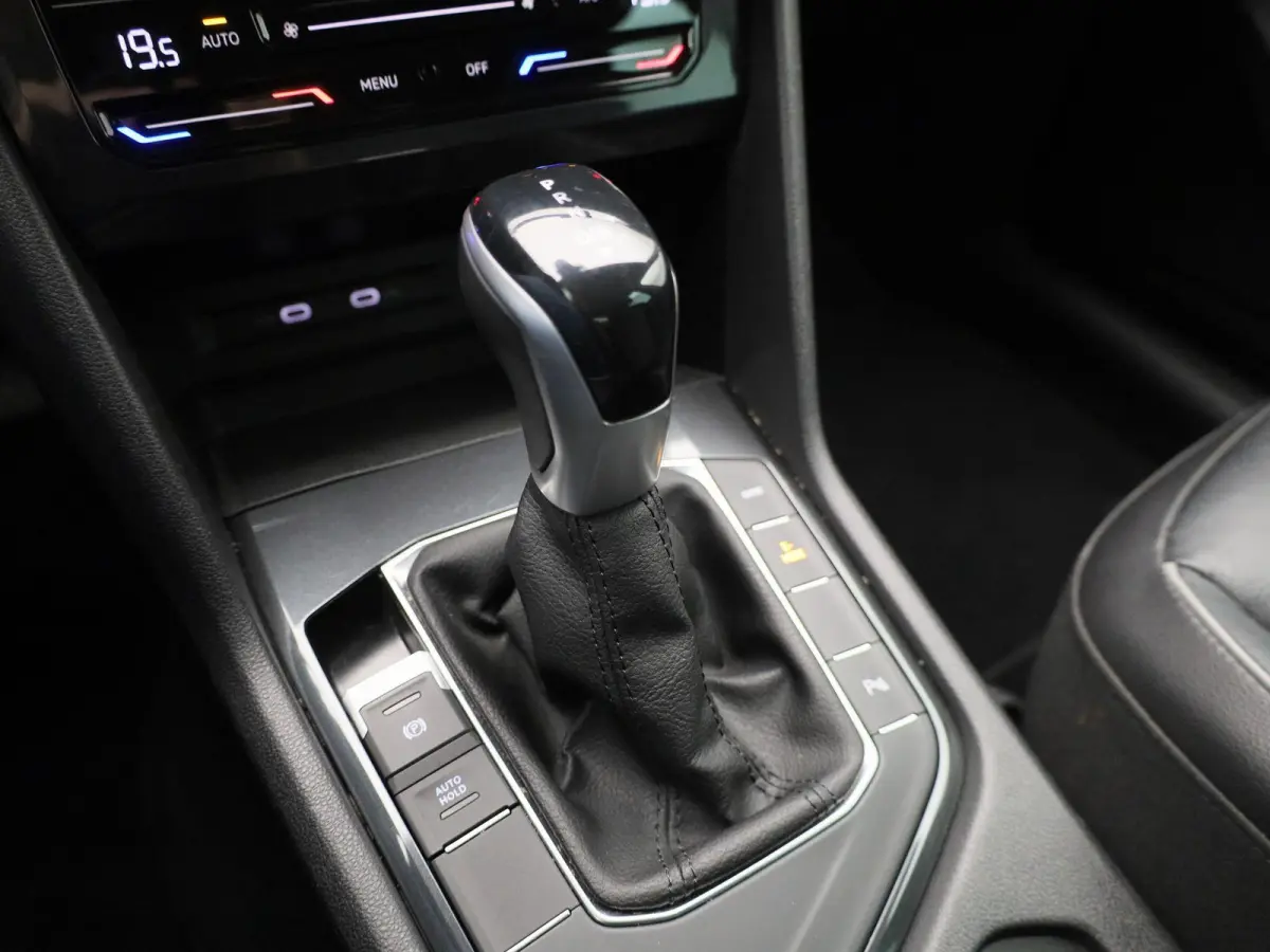 1.4 TSI eHybrid Life | Automaat | Trekhaak | DAB | Virtual cockpit | Leder | Memory seats | Stoel/Stuur verwarming |  Navigatie | Camera | Elektrische Achterklep | Climate control | Parkeer 