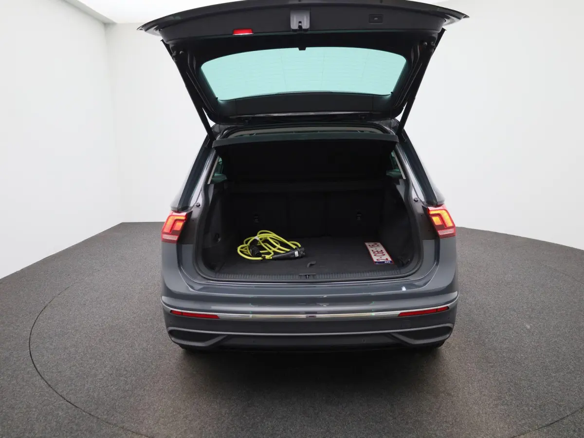 1.4 TSI eHybrid Life | Automaat | Trekhaak | DAB | Virtual cockpit | Leder | Memory seats | Stoel/Stuur verwarming |  Navigatie | Camera | Elektrische Achterklep | Climate control | Parkeer 