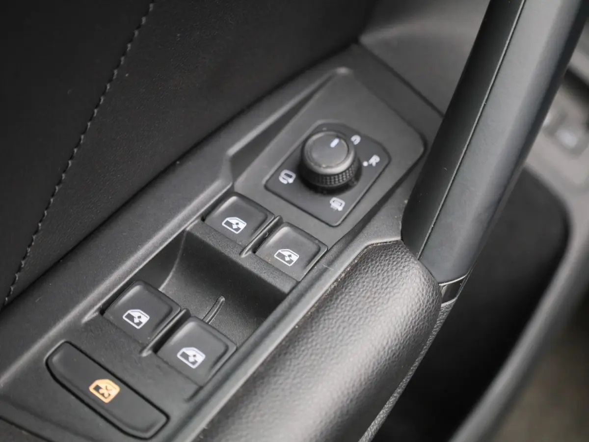 1.4 TSI eHybrid Life | Automaat | Trekhaak | DAB | Virtual cockpit | Leder | Memory seats | Stoel/Stuur verwarming |  Navigatie | Camera | Elektrische Achterklep | Climate control | Parkeer 