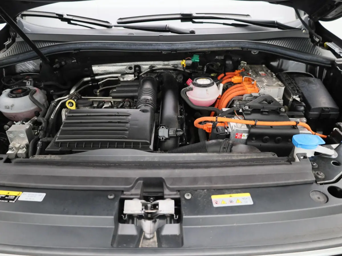 1.4 TSI eHybrid Life | Automaat | Trekhaak | DAB | Virtual cockpit | Leder | Memory seats | Stoel/Stuur verwarming |  Navigatie | Camera | Elektrische Achterklep | Climate control | Parkeer 