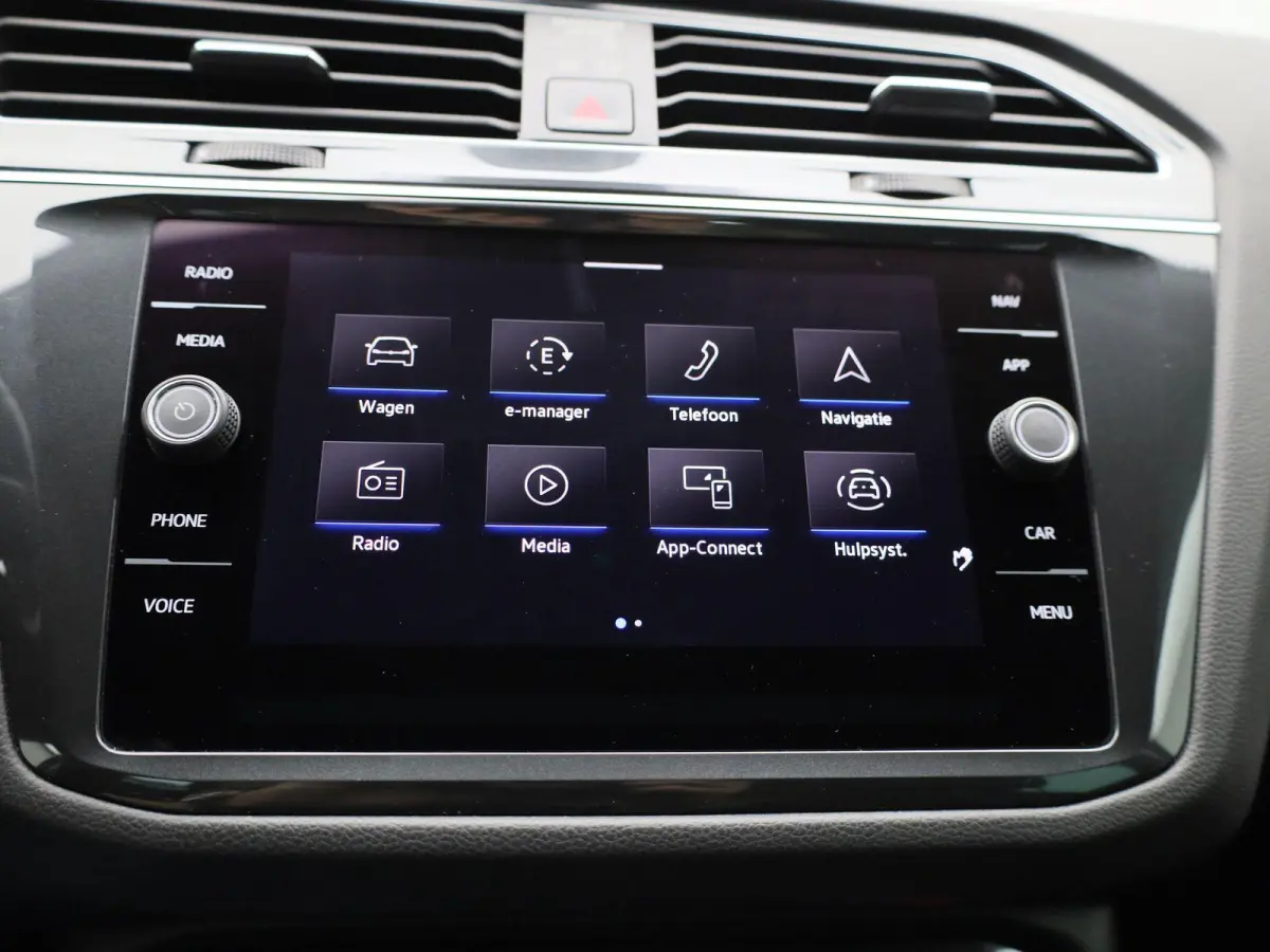 1.4 TSI eHybrid Life | Automaat | Trekhaak | DAB | Virtual cockpit | Leder | Memory seats | Stoel/Stuur verwarming |  Navigatie | Camera | Elektrische Achterklep | Climate control | Parkeer 