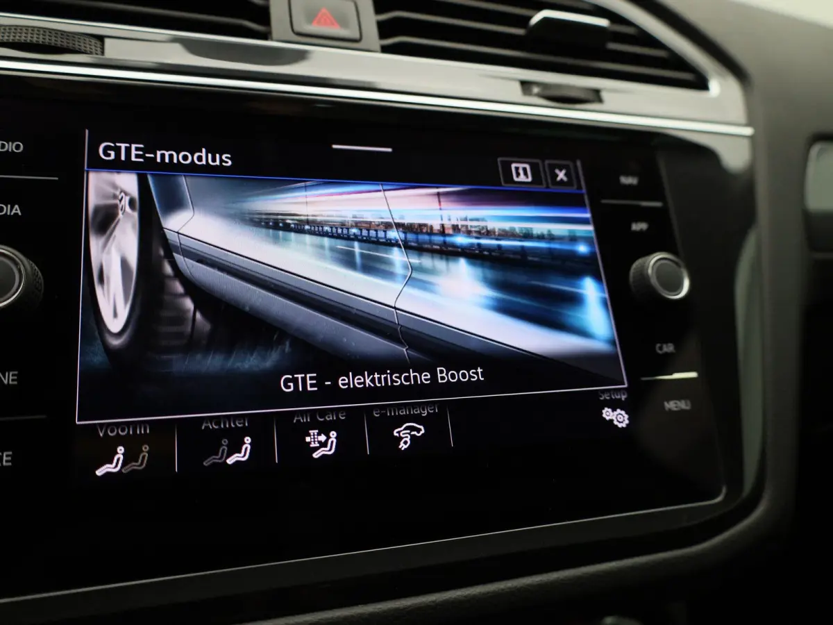 1.4 TSI eHybrid Life | Automaat | Trekhaak | DAB | Virtual cockpit | Leder | Memory seats | Stoel/Stuur verwarming |  Navigatie | Camera | Elektrische Achterklep | Climate control | Parkeer 