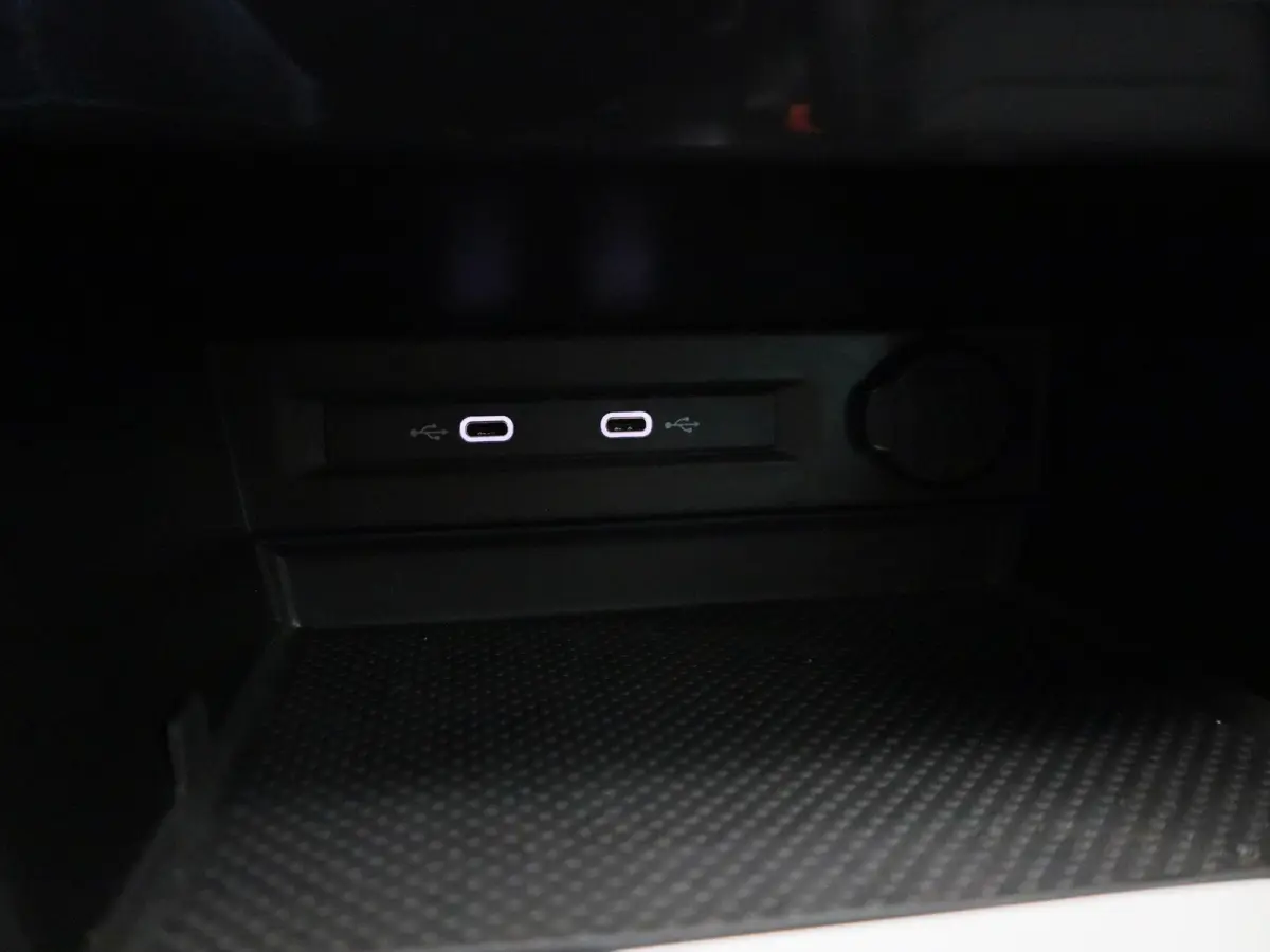 1.4 TSI eHybrid Life | Automaat | Trekhaak | DAB | Virtual cockpit | Leder | Memory seats | Stoel/Stuur verwarming |  Navigatie | Camera | Elektrische Achterklep | Climate control | Parkeer 