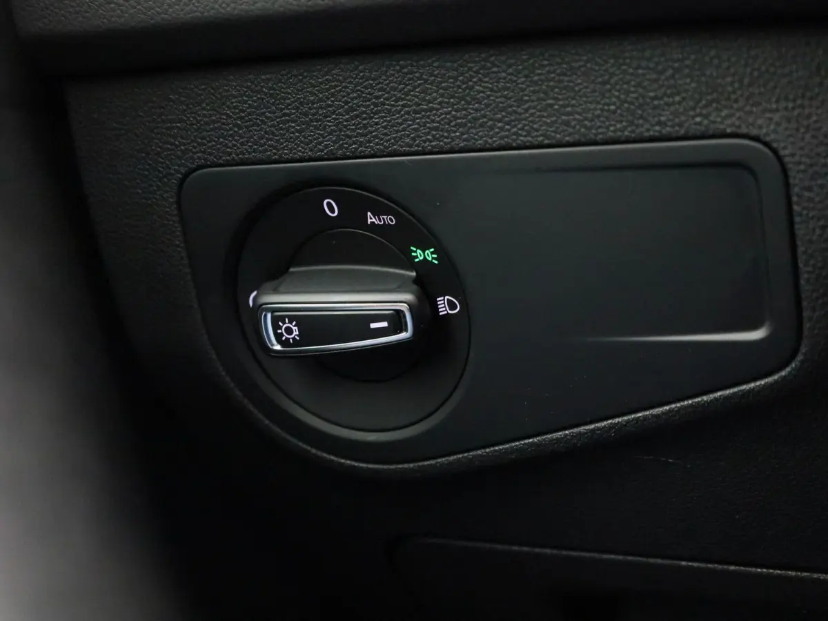 1.4 TSI eHybrid Life | Automaat | Trekhaak | DAB | Virtual cockpit | Leder | Memory seats | Stoel/Stuur verwarming |  Navigatie | Camera | Elektrische Achterklep | Climate control | Parkeer 