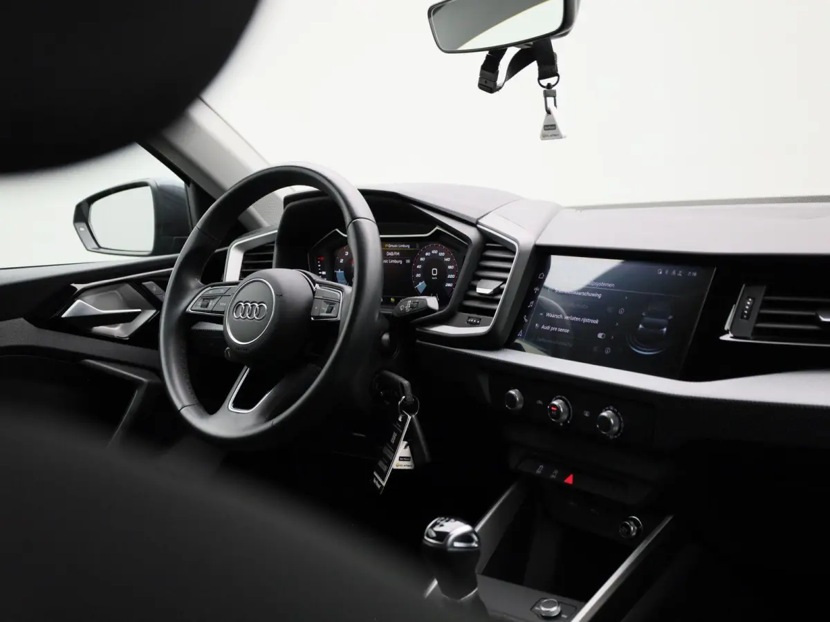 30 TFSI Advanced edition | Parkeer sensoren | Virtual cockpit | DAB | LMV | Airco | Apple carplay