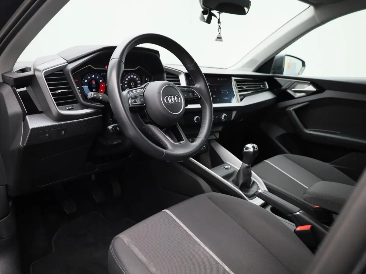 30 TFSI Advanced edition | Parkeer sensoren | Virtual cockpit | DAB | LMV | Airco | Apple carplay