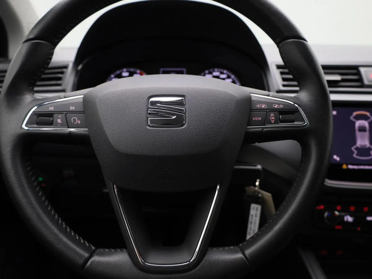 1.0 TSI Style Business Intense | Navigatie | Climate control | Parkeer sensoren | LMV | Camera | Cruise control | Apple Carplay | DAB
