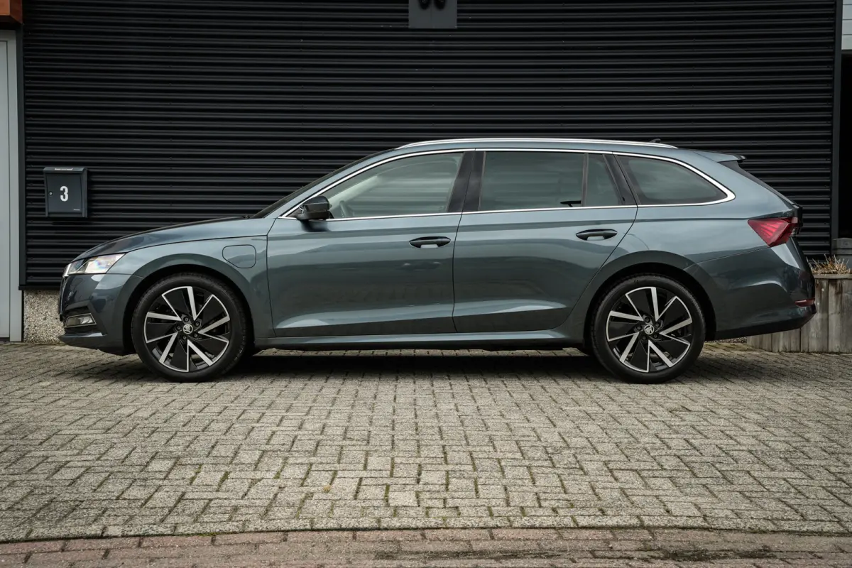 1.4 TSI IV First Edition | ACC | CarPlay | Clima | Navi | Standkachel | Head-up | Metallic |