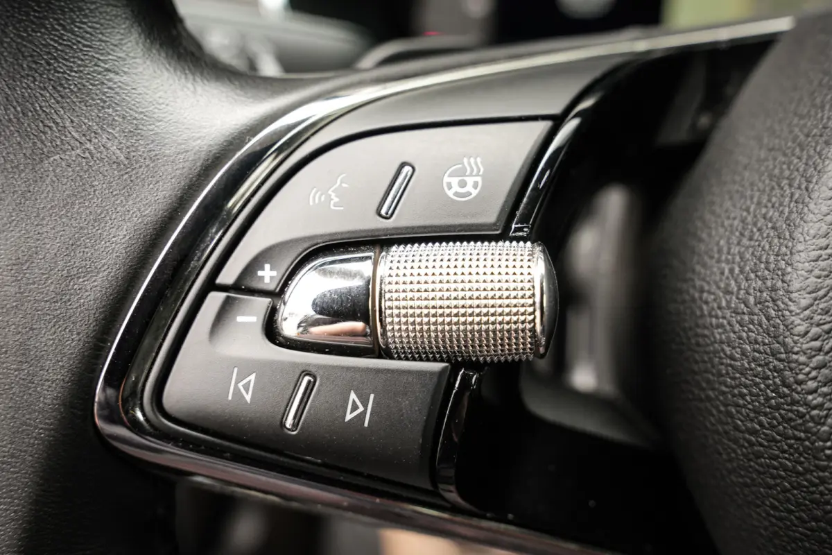 1.4 TSI IV First Edition | ACC | CarPlay | Clima | Navi | Standkachel | Head-up | Metallic |