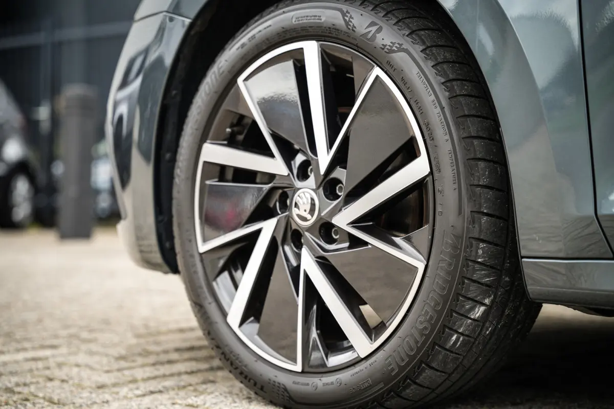 1.4 TSI IV First Edition | ACC | CarPlay | Clima | Navi | Standkachel | Head-up | Metallic |