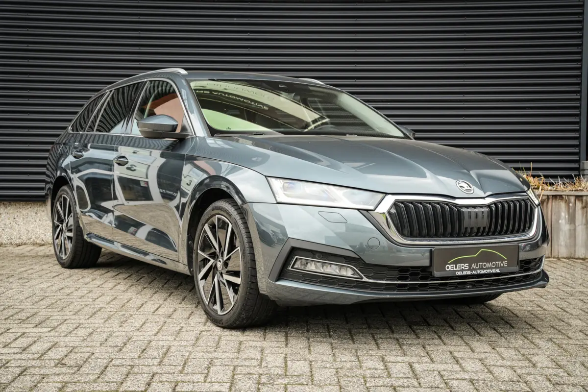 1.4 TSI IV First Edition | ACC | CarPlay | Clima | Navi | Standkachel | Head-up | Metallic |
