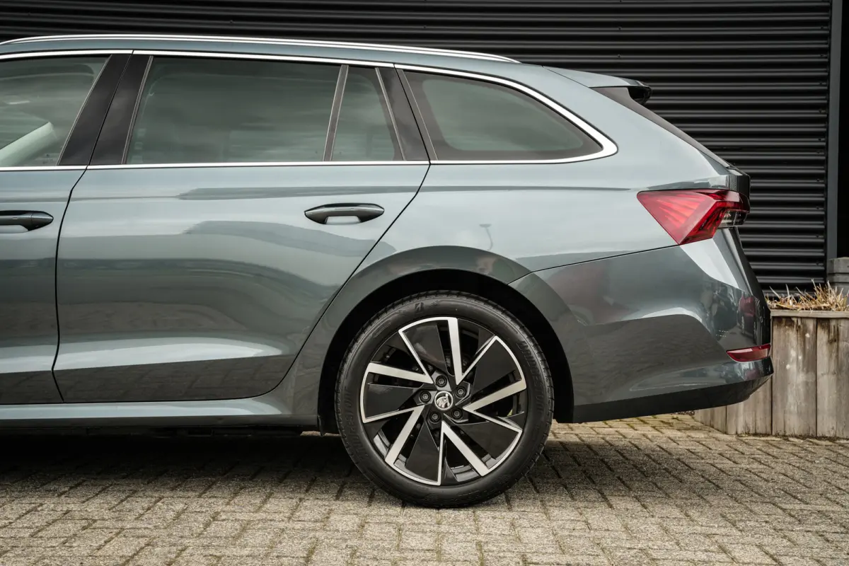 1.4 TSI IV First Edition | ACC | CarPlay | Clima | Navi | Standkachel | Head-up | Metallic |