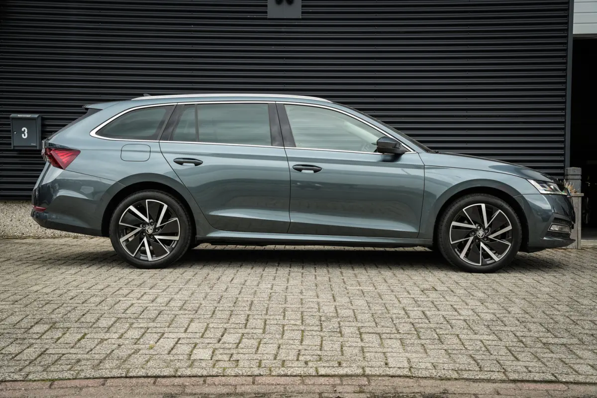1.4 TSI IV First Edition | ACC | CarPlay | Clima | Navi | Standkachel | Head-up | Metallic |