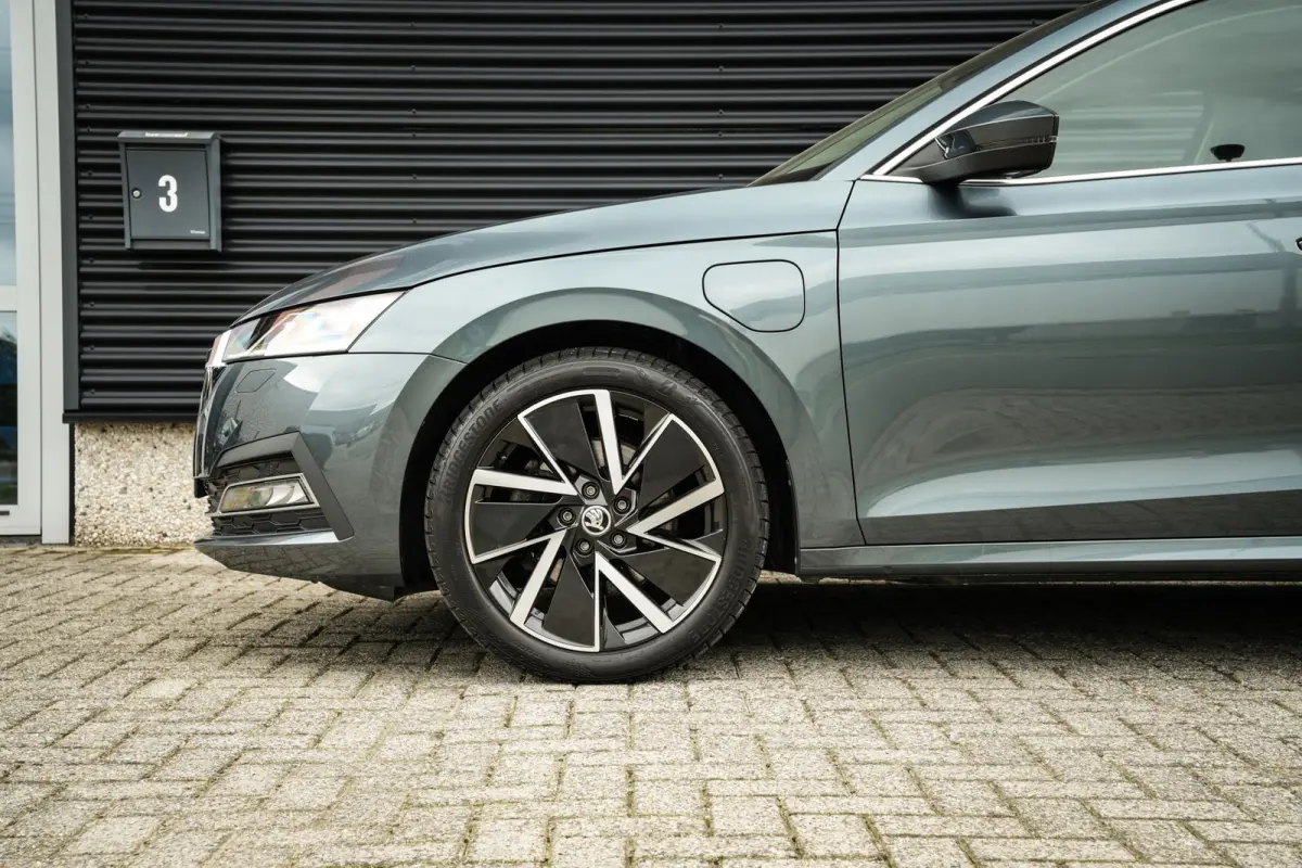 1.4 TSI IV First Edition | ACC | CarPlay | Clima | Navi | Standkachel | Head-up | Metallic |