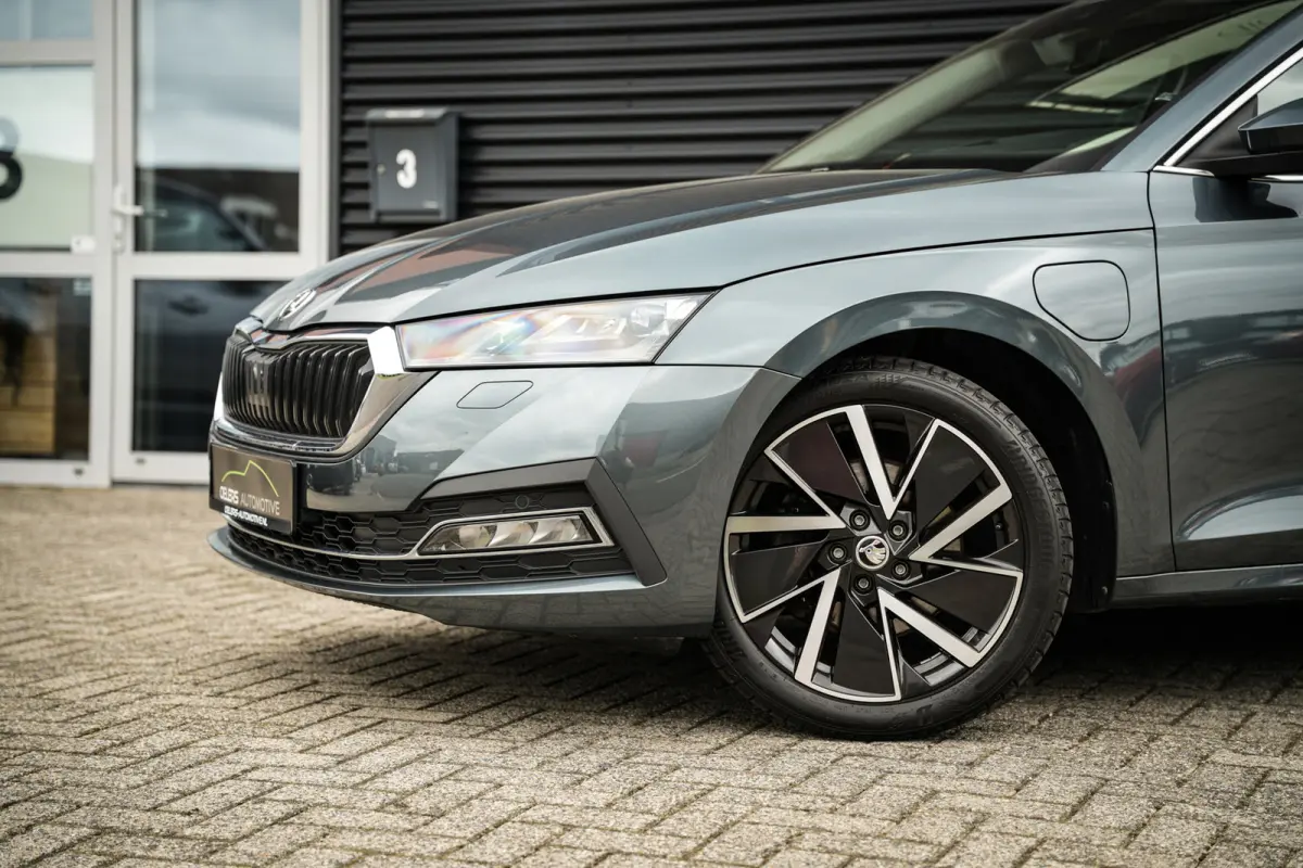 1.4 TSI IV First Edition | ACC | CarPlay | Clima | Navi | Standkachel | Head-up | Metallic |