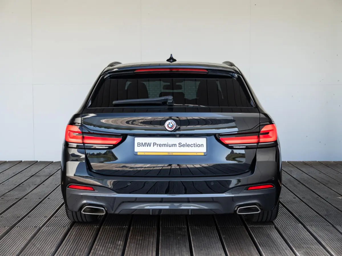 530e Toruing | M Sportpakket | Comfort Access | Driving Assistant Professional | Head Up Display | Panoramadak | Achteruitrijcamera | 18 inch