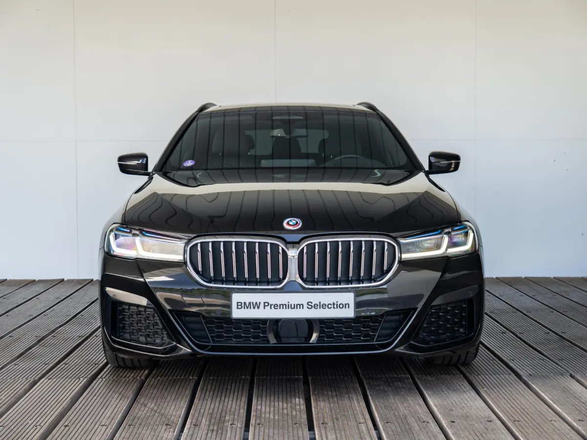 530e Toruing | M Sportpakket | Comfort Access | Driving Assistant Professional | Head Up Display | Panoramadak | Achteruitrijcamera | 18 inch