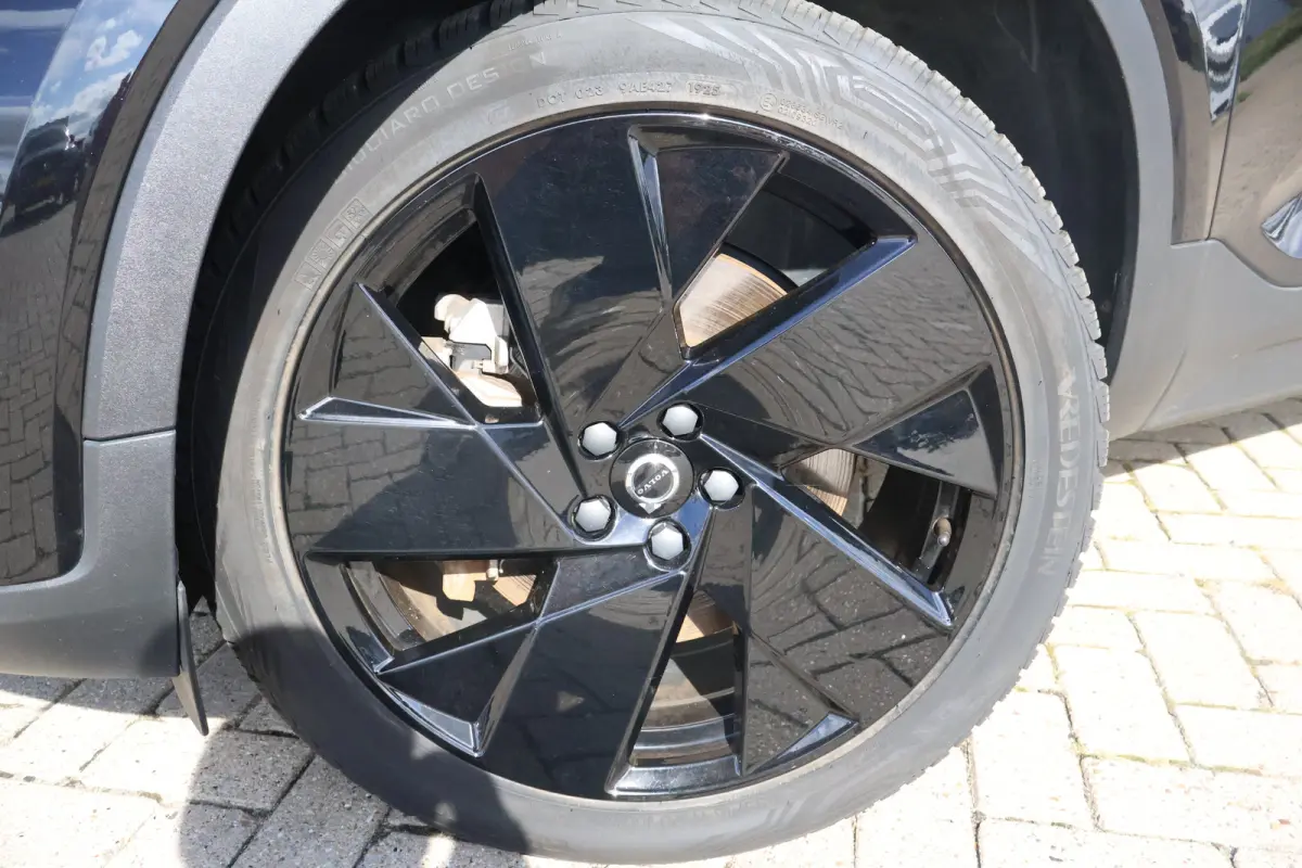 Single Motor Extended Range Plus 82 kWh Black Edition | Tailord Wool | UNIEK! | 20'' | All-Season