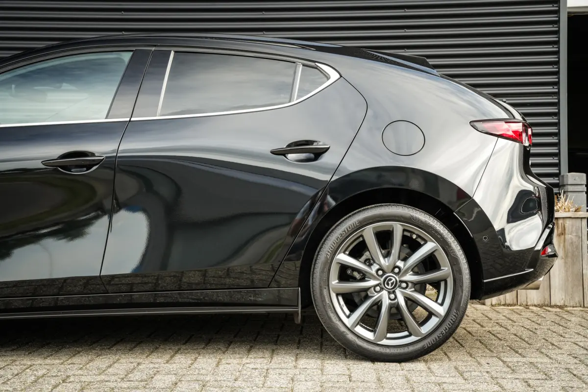 2.0 e-SkyActiv-G M Hybrid 122 Luxury | Bose | ACC | Clima | Camera | Navi | Metallic | Stoelverw. |