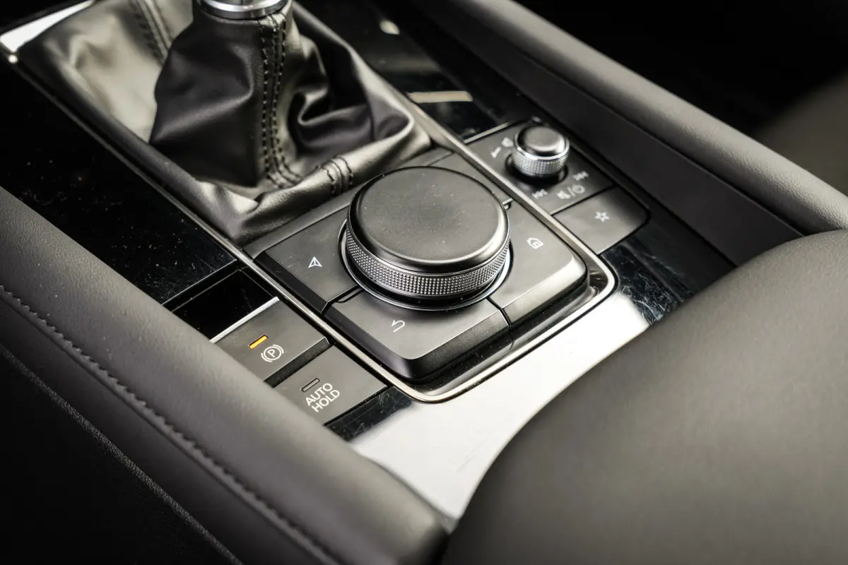 2.0 e-SkyActiv-G M Hybrid 122 Luxury | Bose | ACC | Clima | Camera | Navi | Metallic | Stoelverw. |