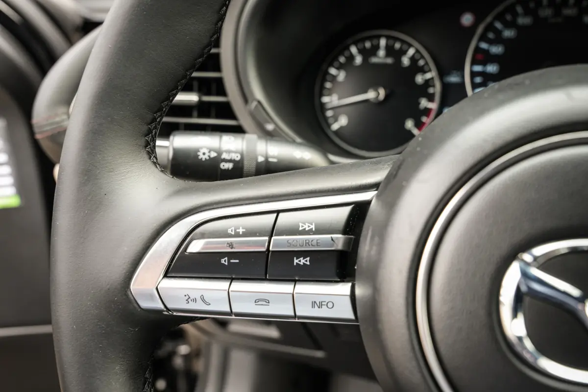 2.0 e-SkyActiv-G M Hybrid 122 Luxury | Bose | ACC | Clima | Camera | Navi | Metallic | Stoelverw. |
