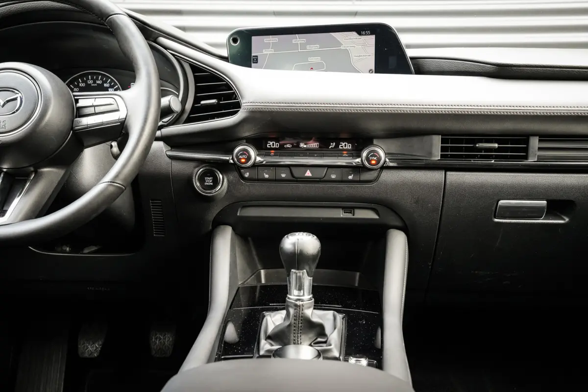 2.0 e-SkyActiv-G M Hybrid 122 Luxury | Bose | ACC | Clima | Camera | Navi | Metallic | Stoelverw. |