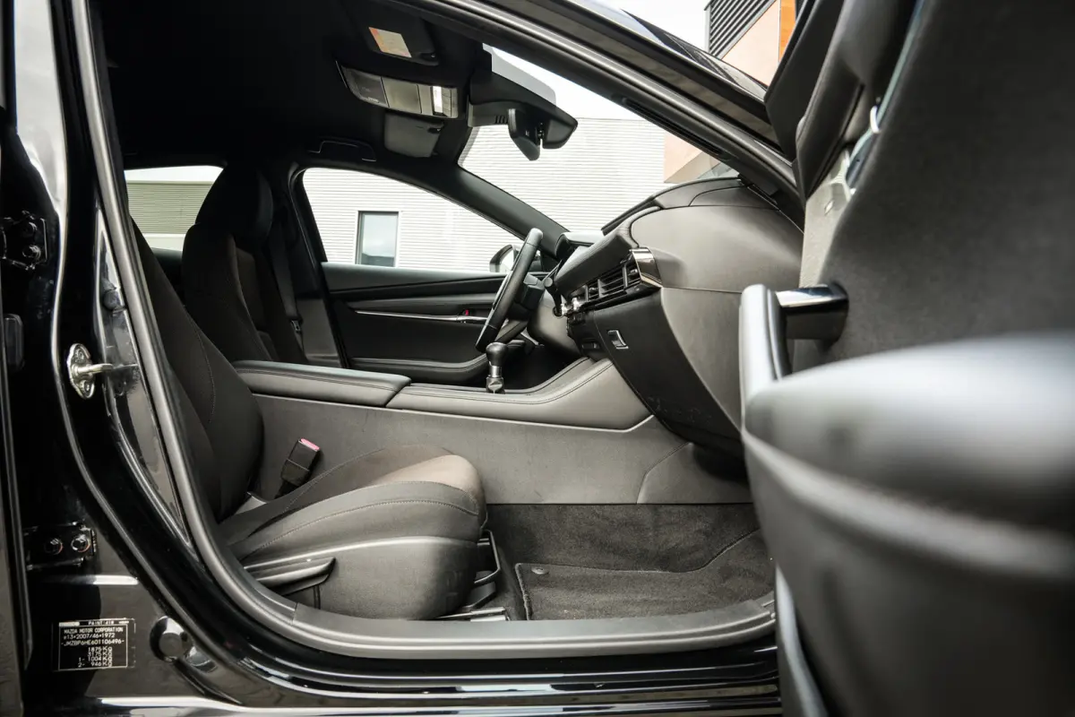 2.0 e-SkyActiv-G M Hybrid 122 Luxury | Bose | ACC | Clima | Camera | Navi | Metallic | Stoelverw. |