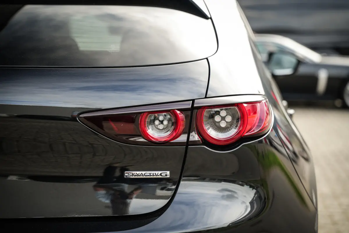 2.0 e-SkyActiv-G M Hybrid 122 Luxury | Bose | ACC | Clima | Camera | Navi | Metallic | Stoelverw. |