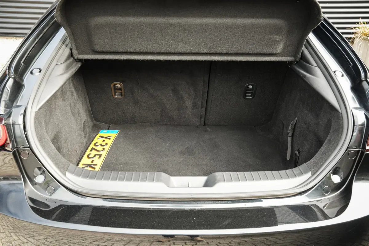 2.0 e-SkyActiv-G M Hybrid 122 Luxury | Bose | ACC | Clima | Camera | Navi | Metallic | Stoelverw. |