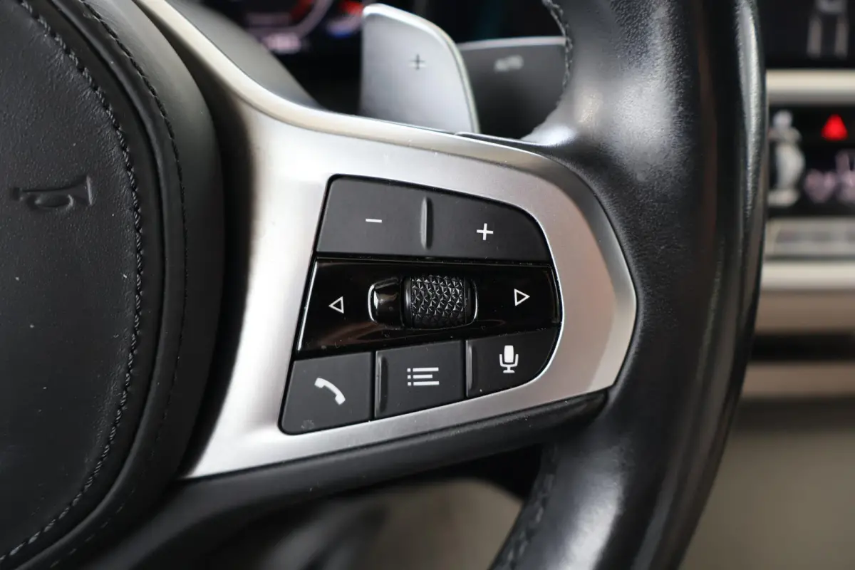 318i Business Edition Plus | M Sport | Laserlight | Cruise Control | Voorstoelen Verwarmd
