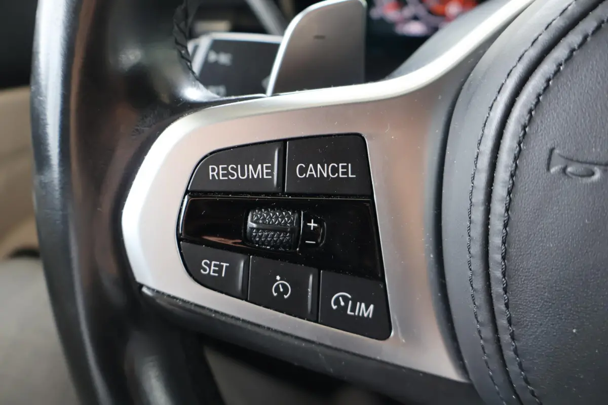 318i Business Edition Plus | M Sport | Laserlight | Cruise Control | Voorstoelen Verwarmd