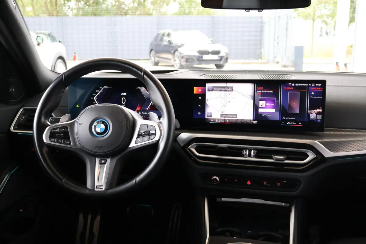 330e xDrive | M Sport | Harman Kardon | SOH 90,4% | Panorama Dak | Trekhaak
