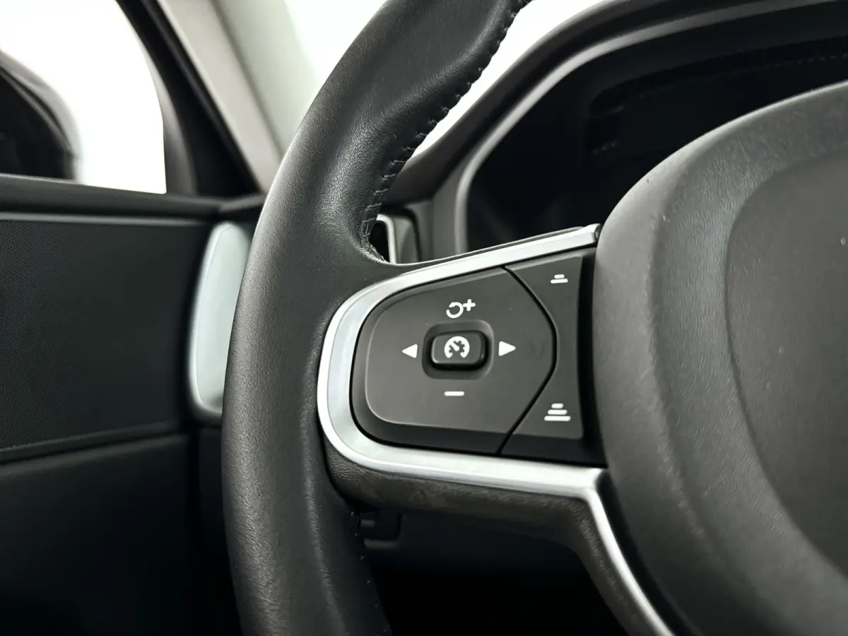 T5 Momentum | Parkeercamera | Stoelverwarming | Leder | Trekhaak