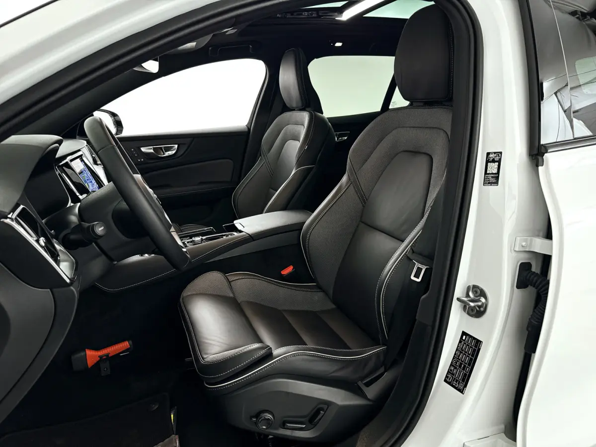 T8 Plug-in hybrid AWD Plus Dark | Panoramadak | 360° camera | Head-up display | Harman Kardon | Stoel- en stuurverwarming | Trekhaak