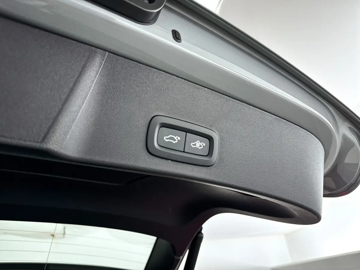 B4 Plus Dark | Parkeercamera | Harman Kardon | Stoel- en stuurverwarming | Trekhaak