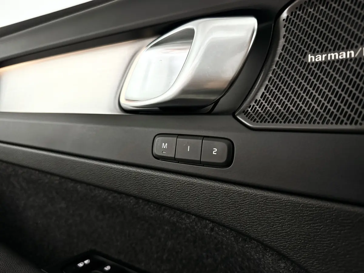 B4 Plus Dark | Parkeercamera | Harman Kardon | Stoel- en stuurverwarming | Trekhaak