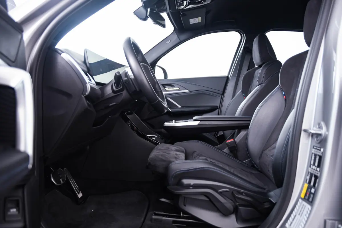 xDrive25e M Sport - Sportstoelen - Elektrisch verwarmde voorstoelen - Comfort Access - Grootlichtassistent - Automatisch dimmende binnenspiegel - M Sportstuurwiel - M Hemelbekleding in Anthr