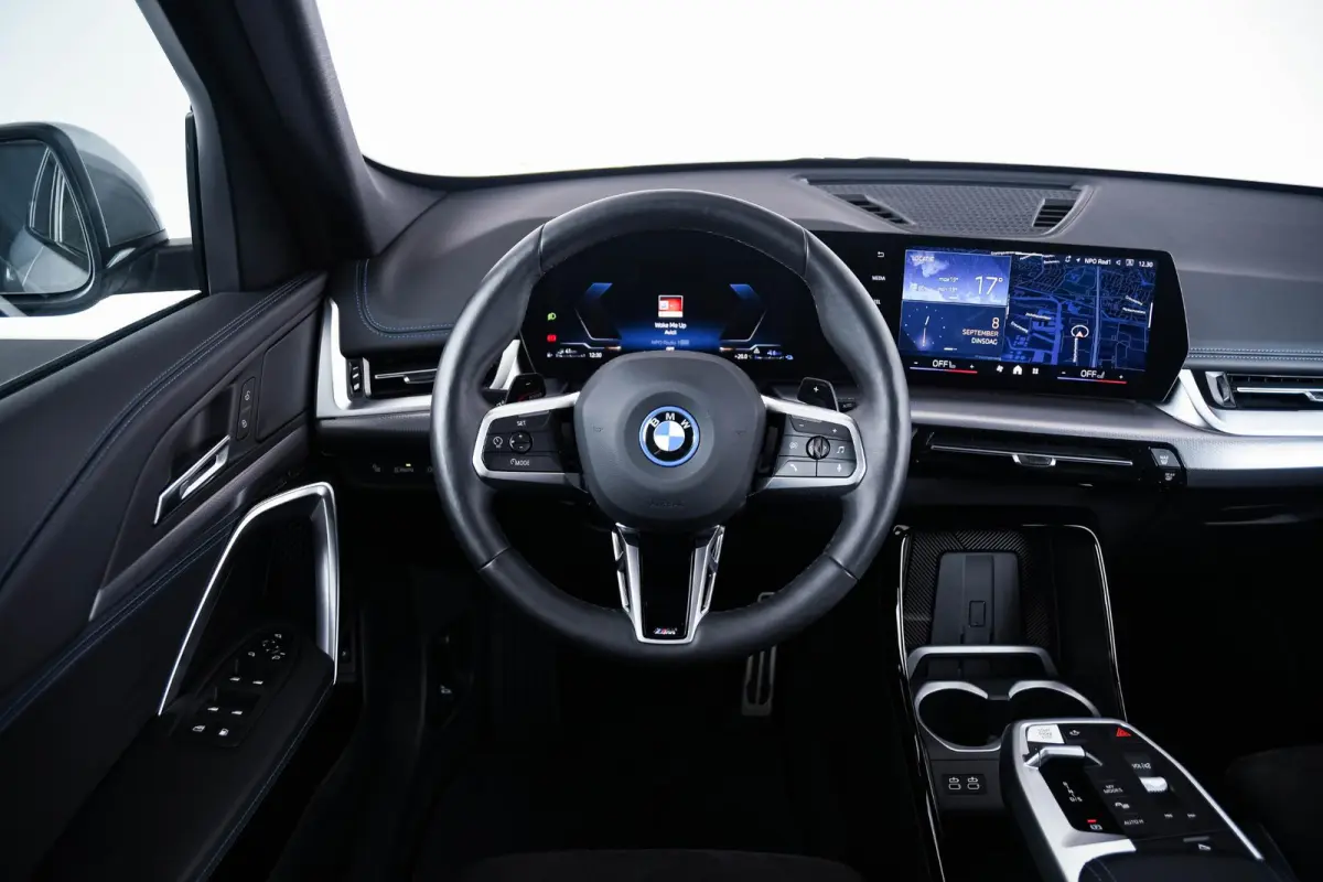 xDrive25e M Sport - Sportstoelen - Elektrisch verwarmde voorstoelen - Comfort Access - Grootlichtassistent - Automatisch dimmende binnenspiegel - M Sportstuurwiel - M Hemelbekleding in Anthr