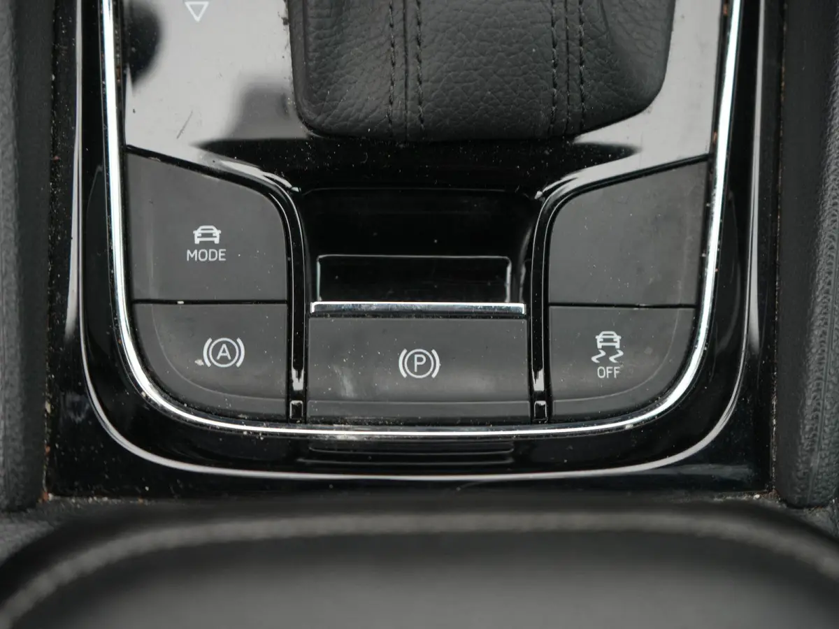 1.5 TSI ACT Business Edition | AUTOMATISCHE AIRCO | APPLE/ANDROID CARPLAY | LED VERLICHTING | ADAPTIEF CRUISE CONTROL | 12 MAANDEN BOVAG GARANTIE
