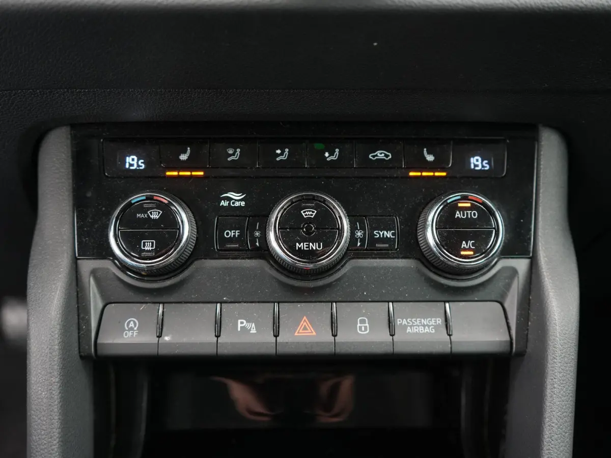 1.5 TSI ACT Business Edition | AUTOMATISCHE AIRCO | APPLE/ANDROID CARPLAY | LED VERLICHTING | ADAPTIEF CRUISE CONTROL | 12 MAANDEN BOVAG GARANTIE